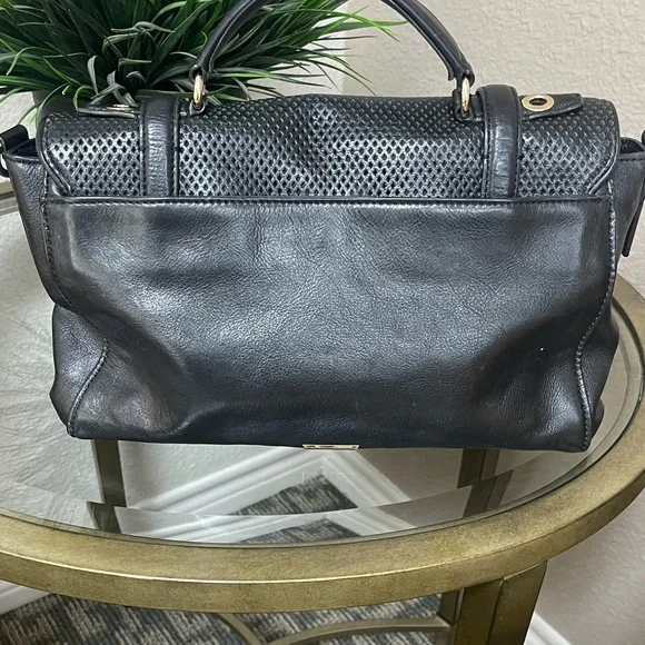 Rebecca Minkoff - Gorgeous Black leather Bag, Gold hardware, Crossbody Strap - Picture 2 of 14